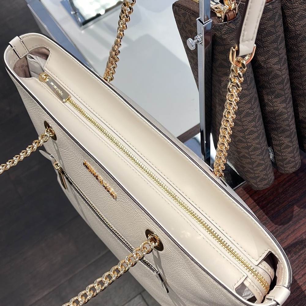 MICHAEL KORS
Jet Set Medium Front Zip Pebbled Leather Chain Tote Bag
Light Cream - Picture 4 of 16